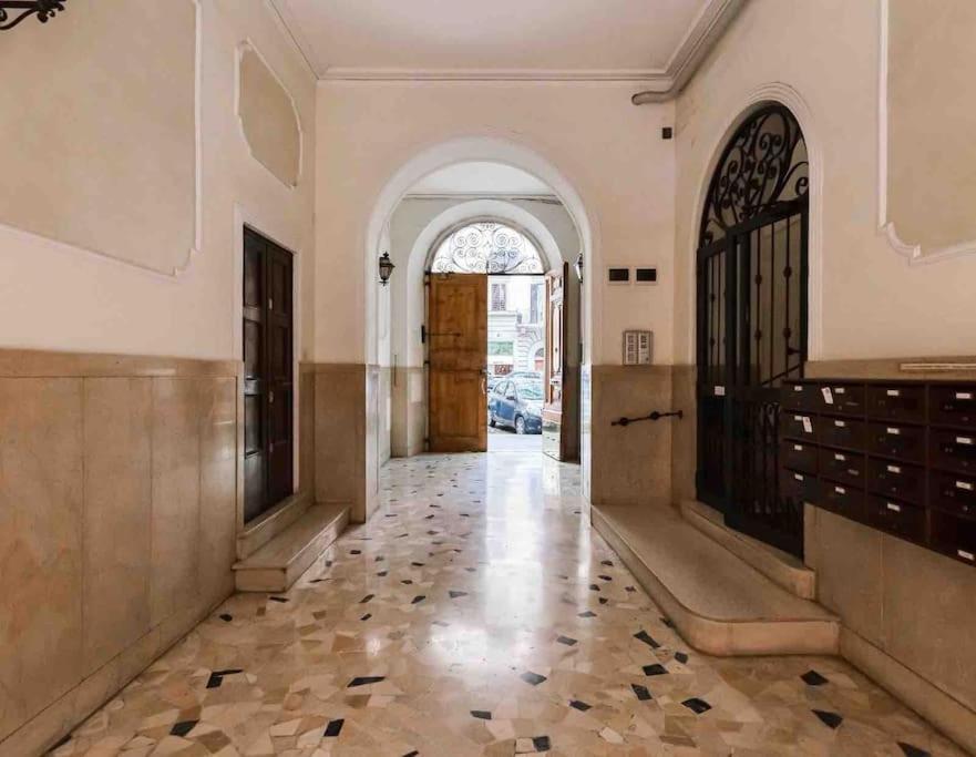 Appartement Lussuoso Accanto Al Colosseo
